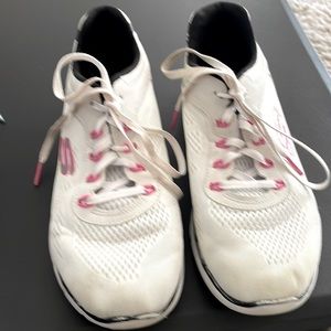 Womens Skechers Gym Shoes.